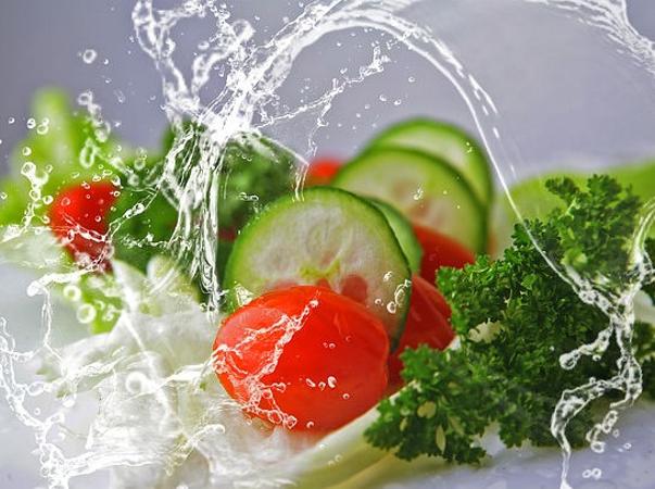 Gemüse Wasserspritzer waschen