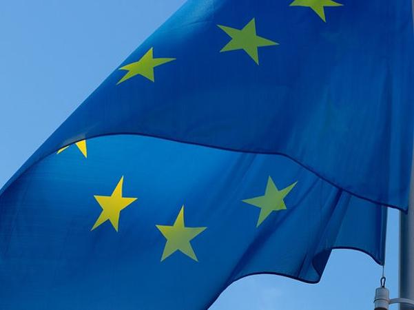 EU Fahne Himmel Hintergrund